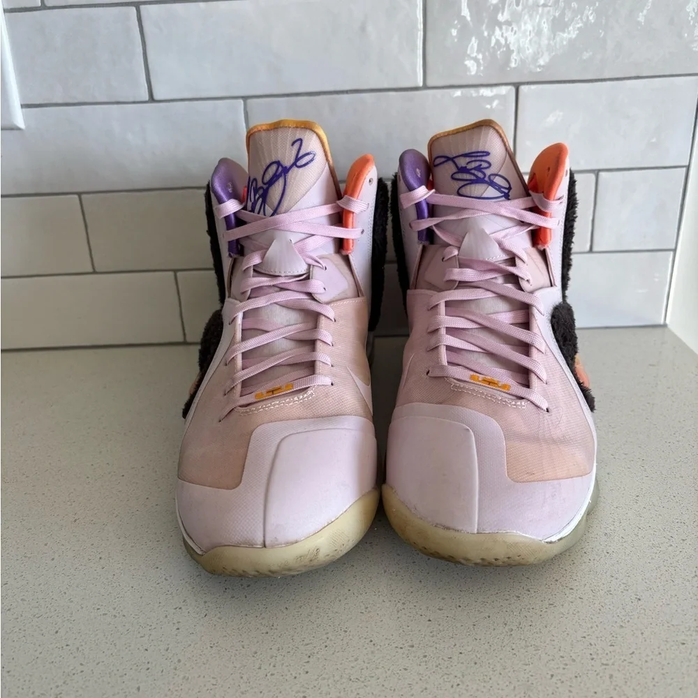 Size 11.5 Nike LeBron 9 Regal Pink Mens Basketball Shoes Sneakers EUC Limited Ed
